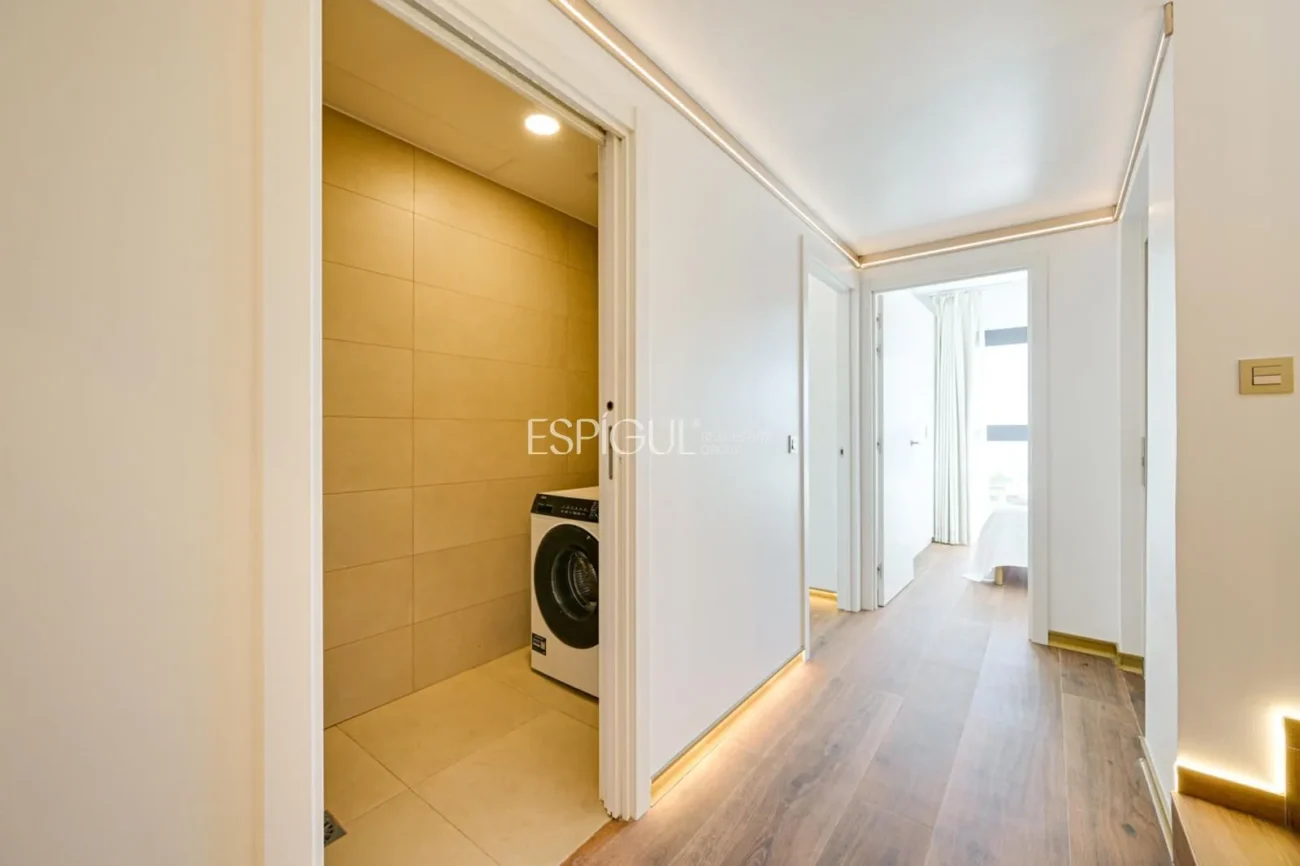 Fully exterior terraced house with 5 bedrooms and sea views in Montgat