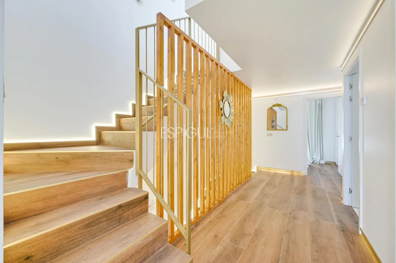 Fully exterior terraced house with 5 bedrooms and sea views in Montgat