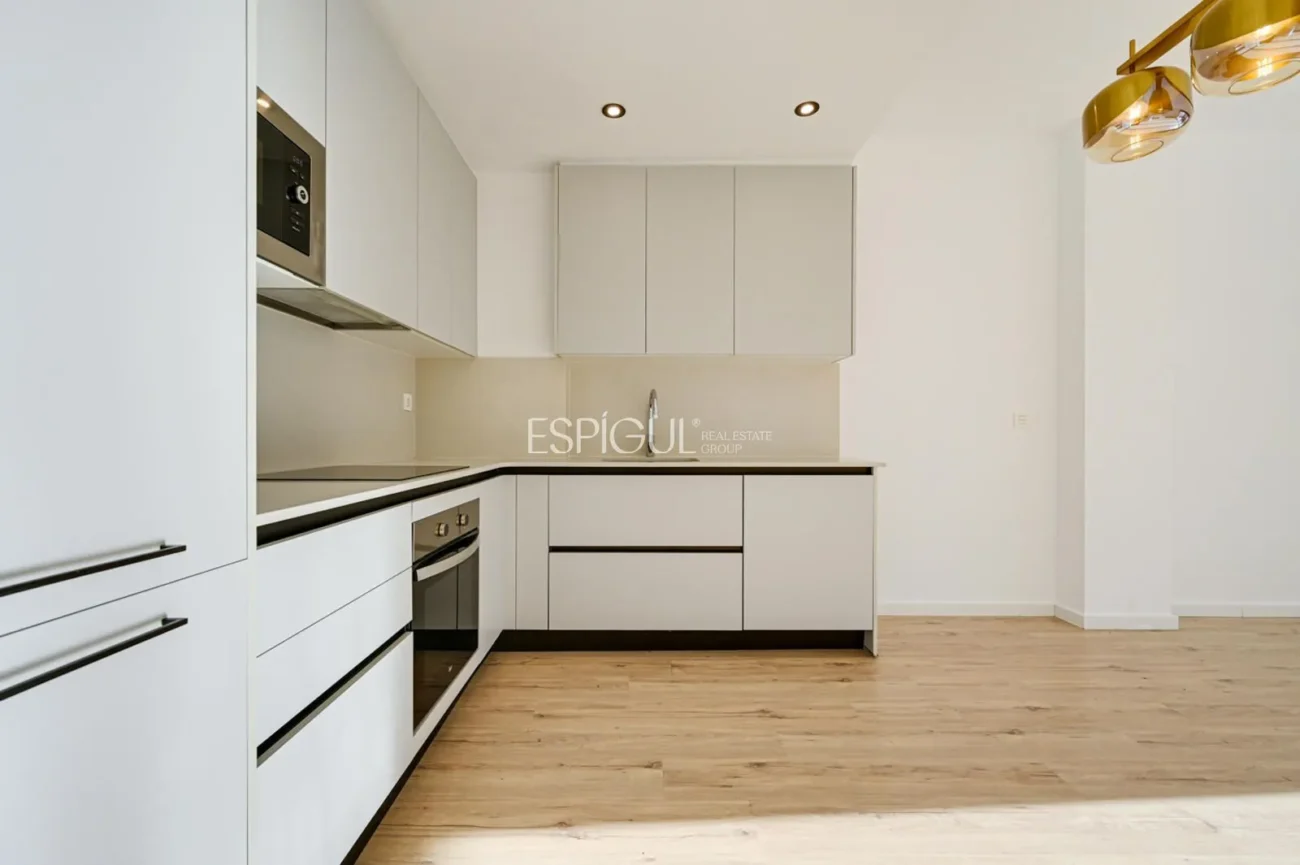 Duplex with private garden for sale in Sants