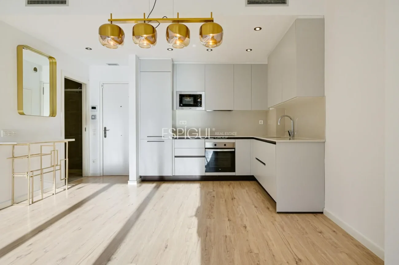 Duplex with private garden for sale in Sants