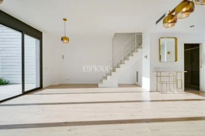 Duplex with private garden for sale in Sants