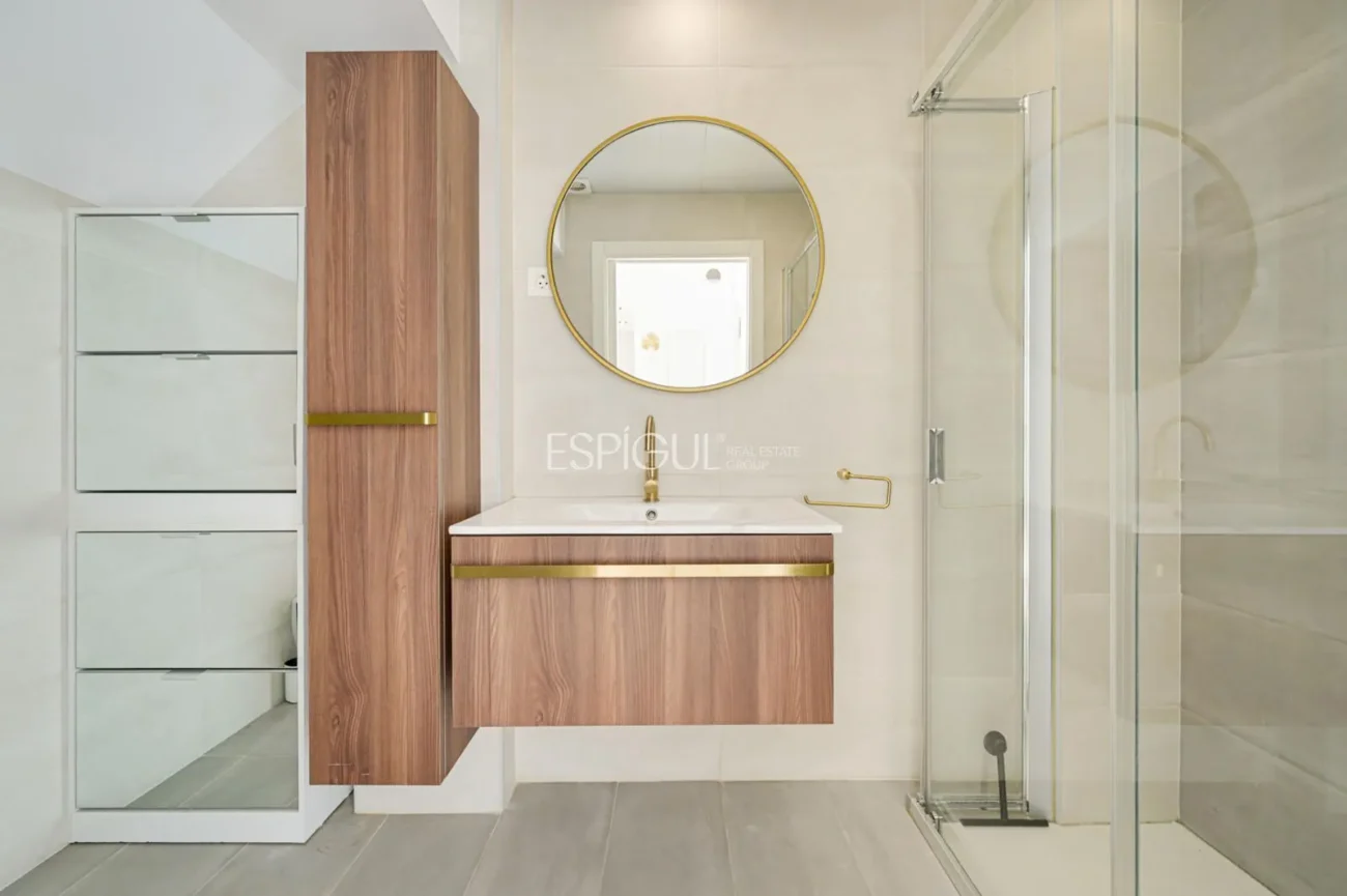 Duplex with private garden for sale in Sants