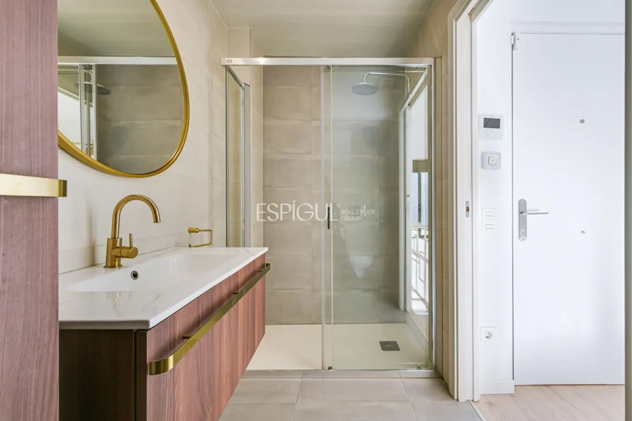 Duplex with private garden for sale in Sants