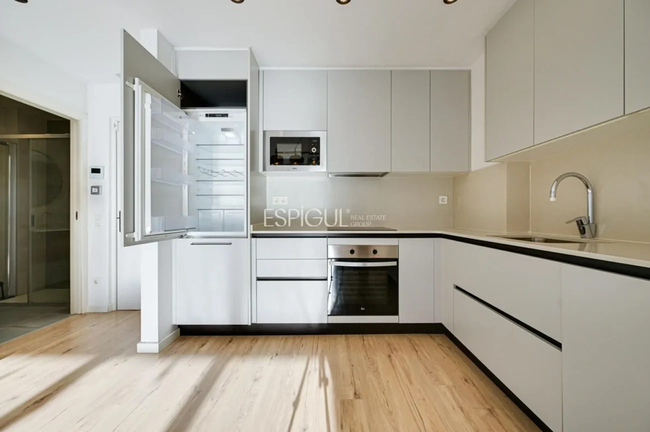 Duplex with private garden for sale in Sants