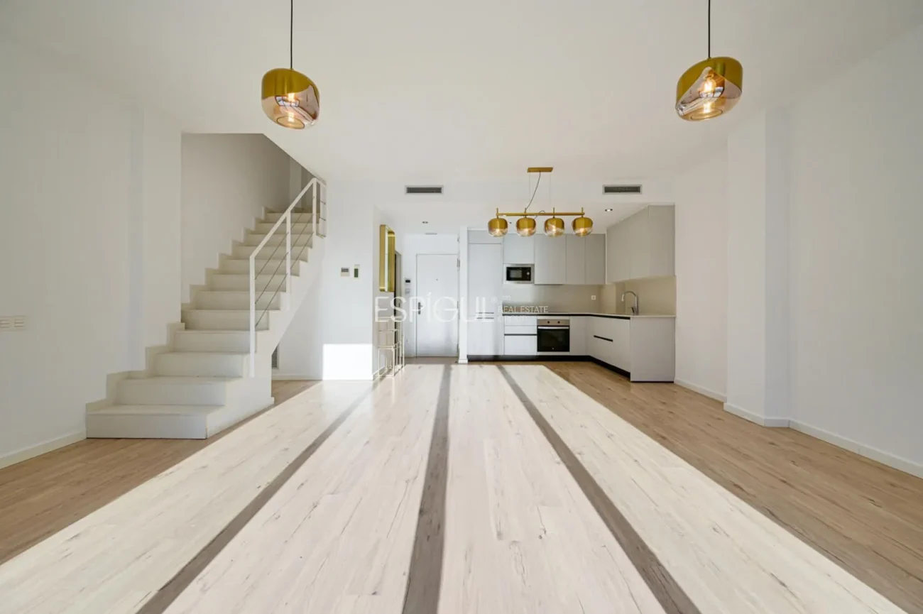 Duplex with private garden for sale in Sants