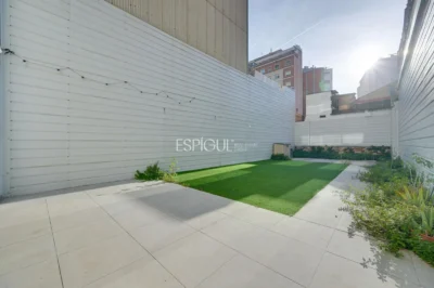 Duplex with private garden for sale in Sants