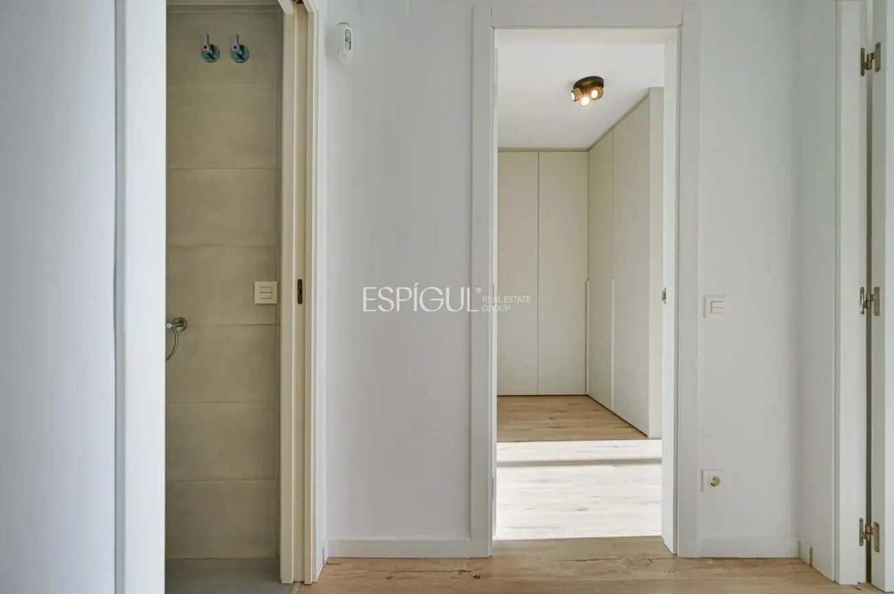 Duplex with private garden for sale in Sants