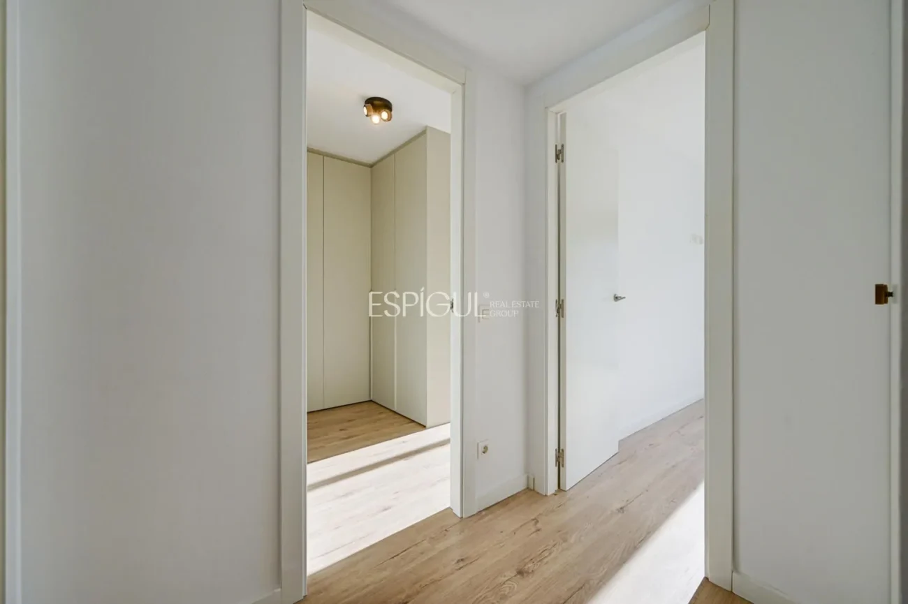 Duplex with private garden for sale in Sants