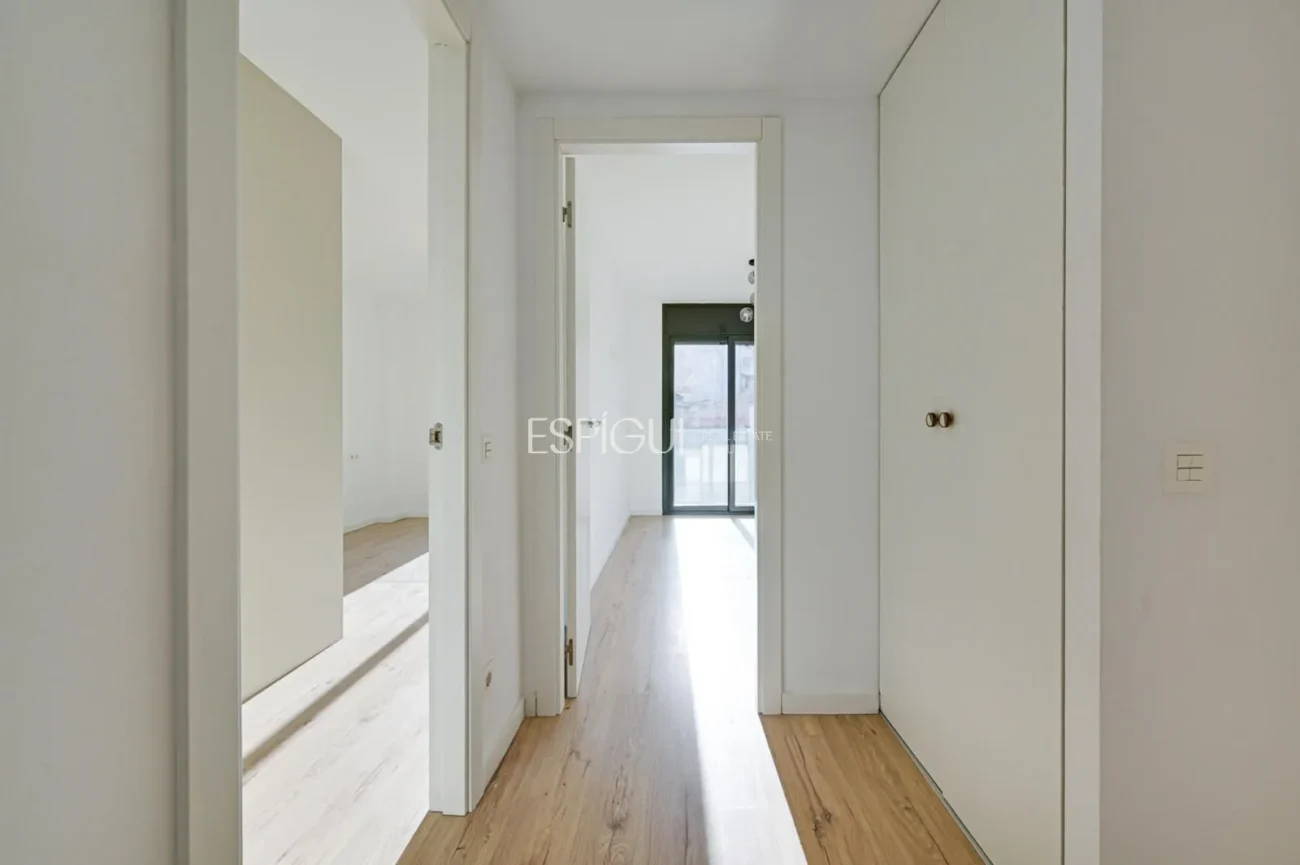 Duplex with private garden for sale in Sants