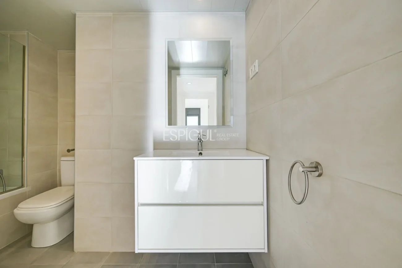 Duplex with private garden for sale in Sants