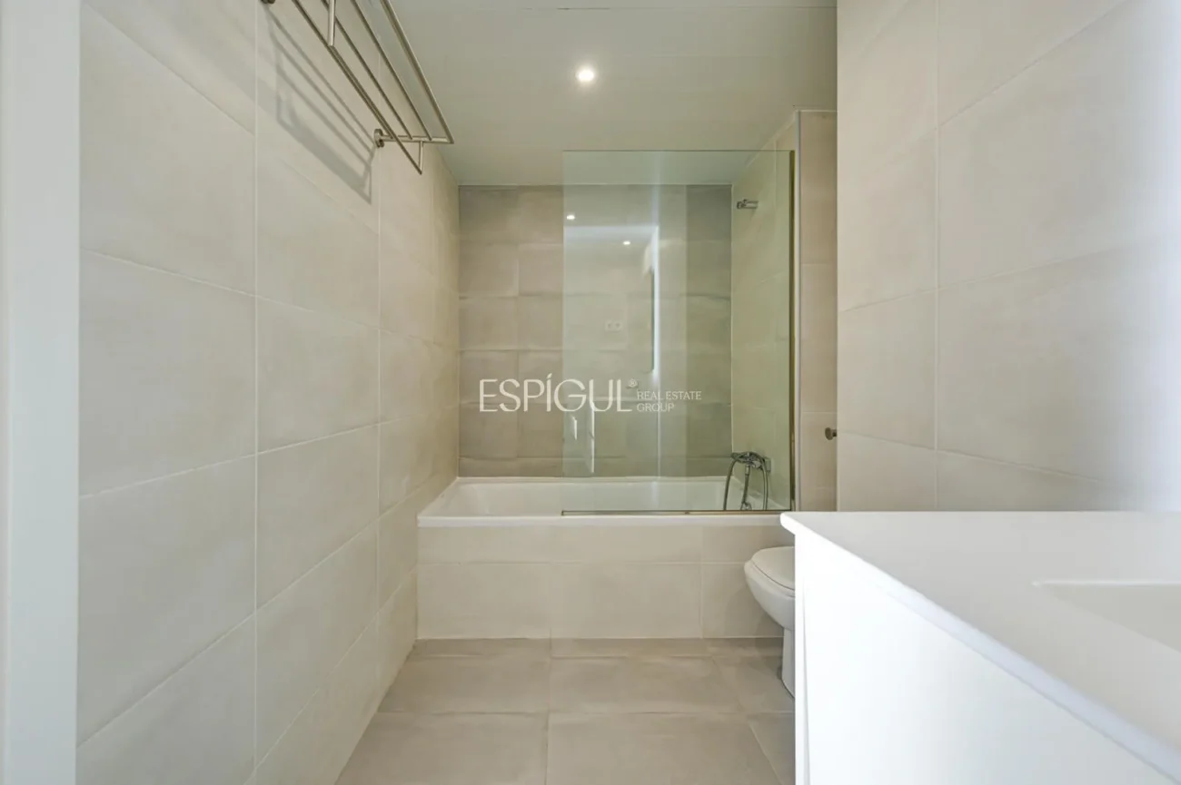 Duplex with private garden for sale in Sants