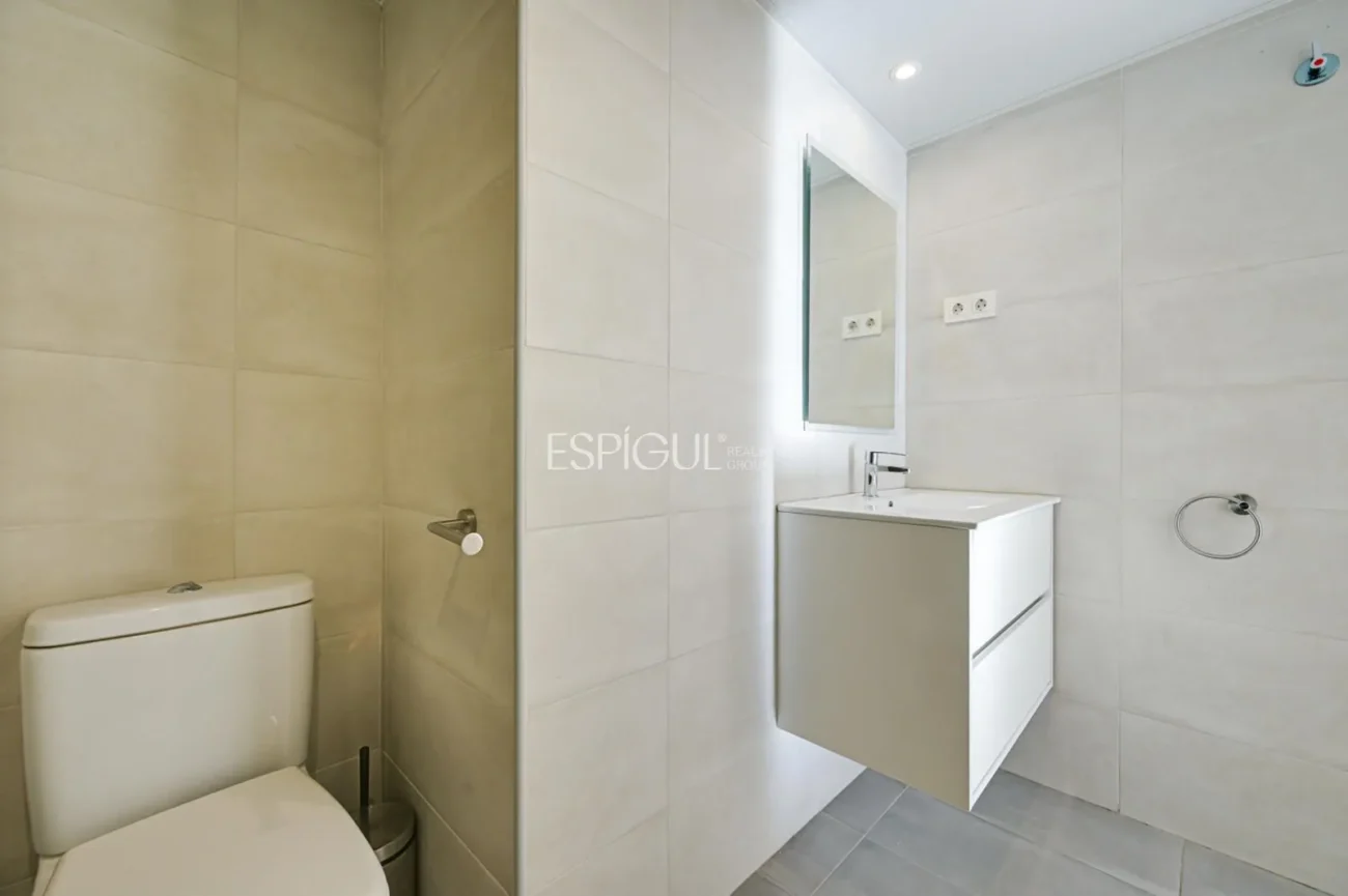 Duplex with private garden for sale in Sants