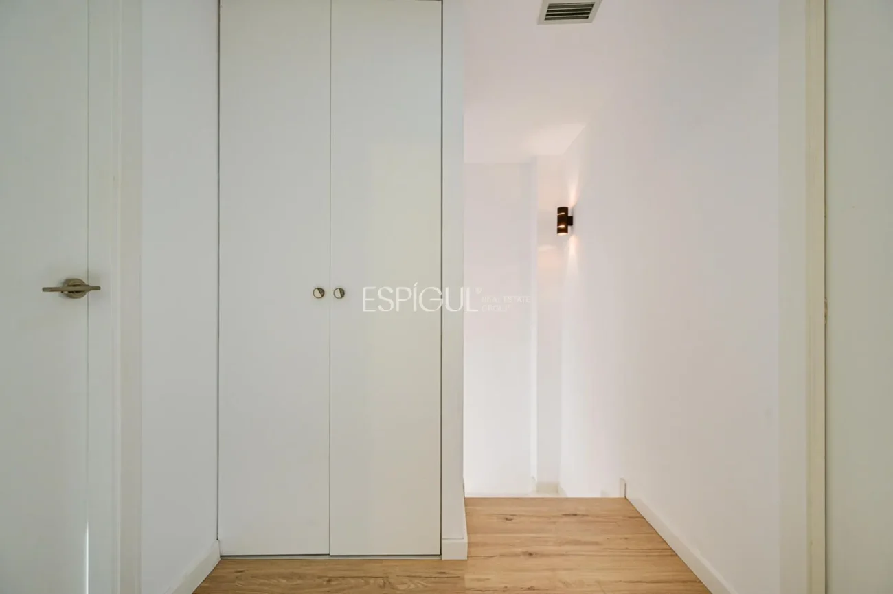 Duplex with private garden for sale in Sants