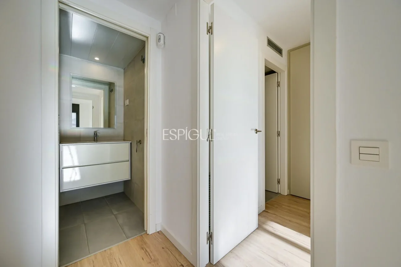Duplex with private garden for sale in Sants
