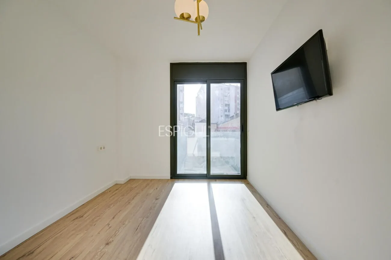 Duplex with private garden for sale in Sants