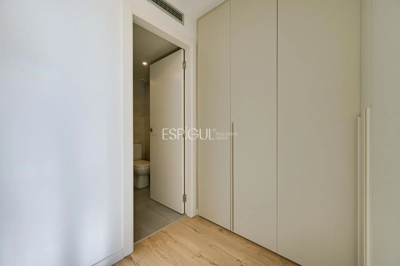 Duplex with private garden for sale in Sants