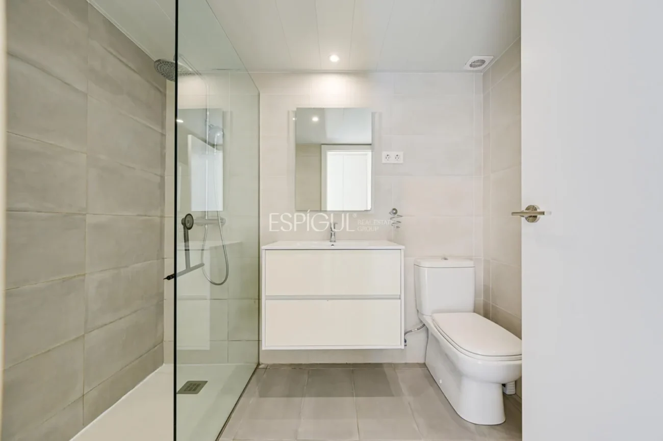 Duplex with private garden for sale in Sants