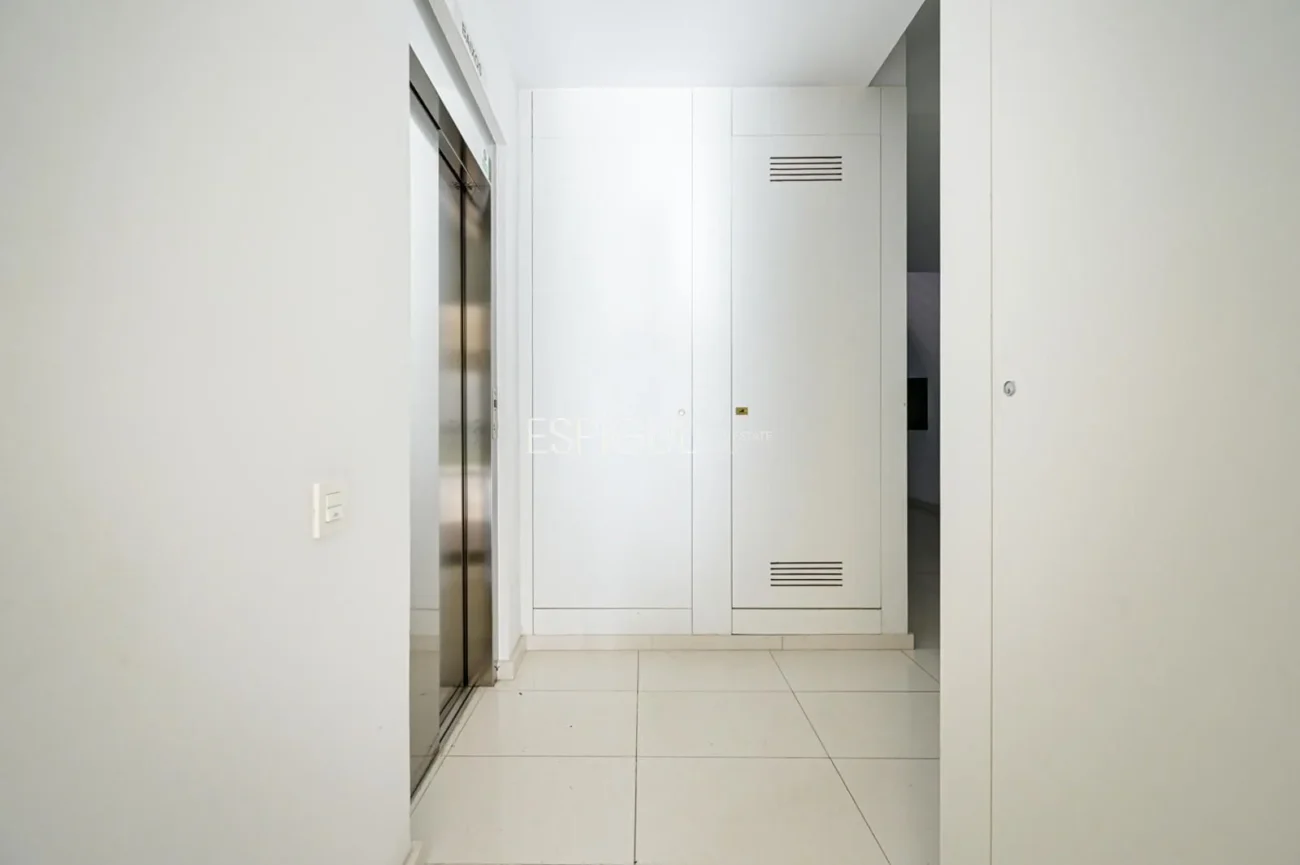 Duplex with private garden for sale in Sants