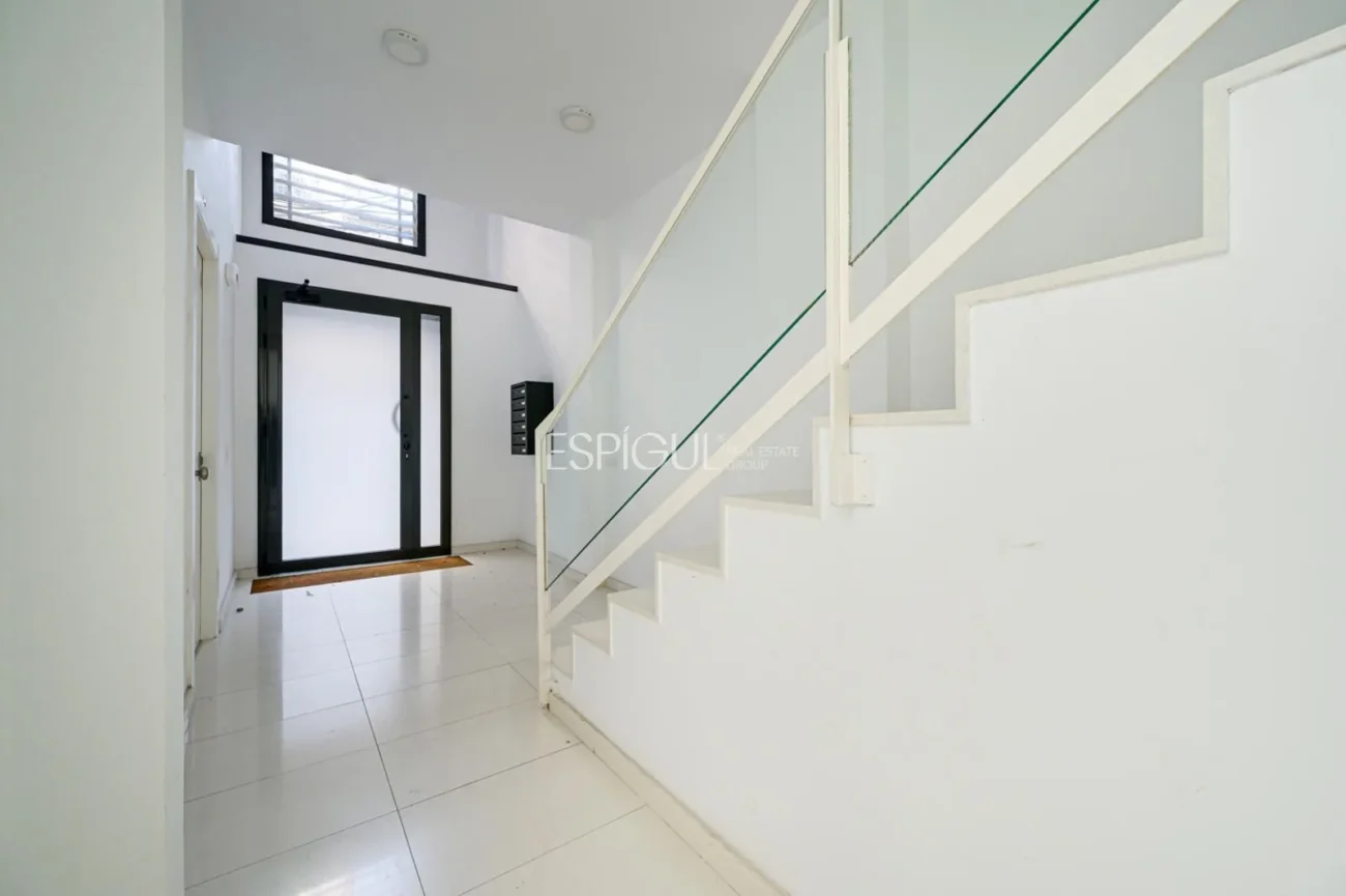 Duplex with private garden for sale in Sants