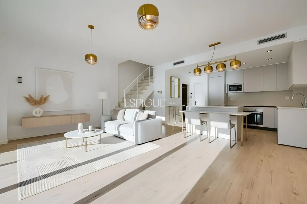 Duplex with private garden for sale in Sants