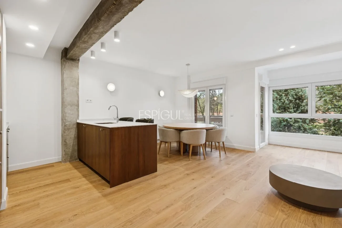 Espectacular piso reformado en Arguelles con terraza