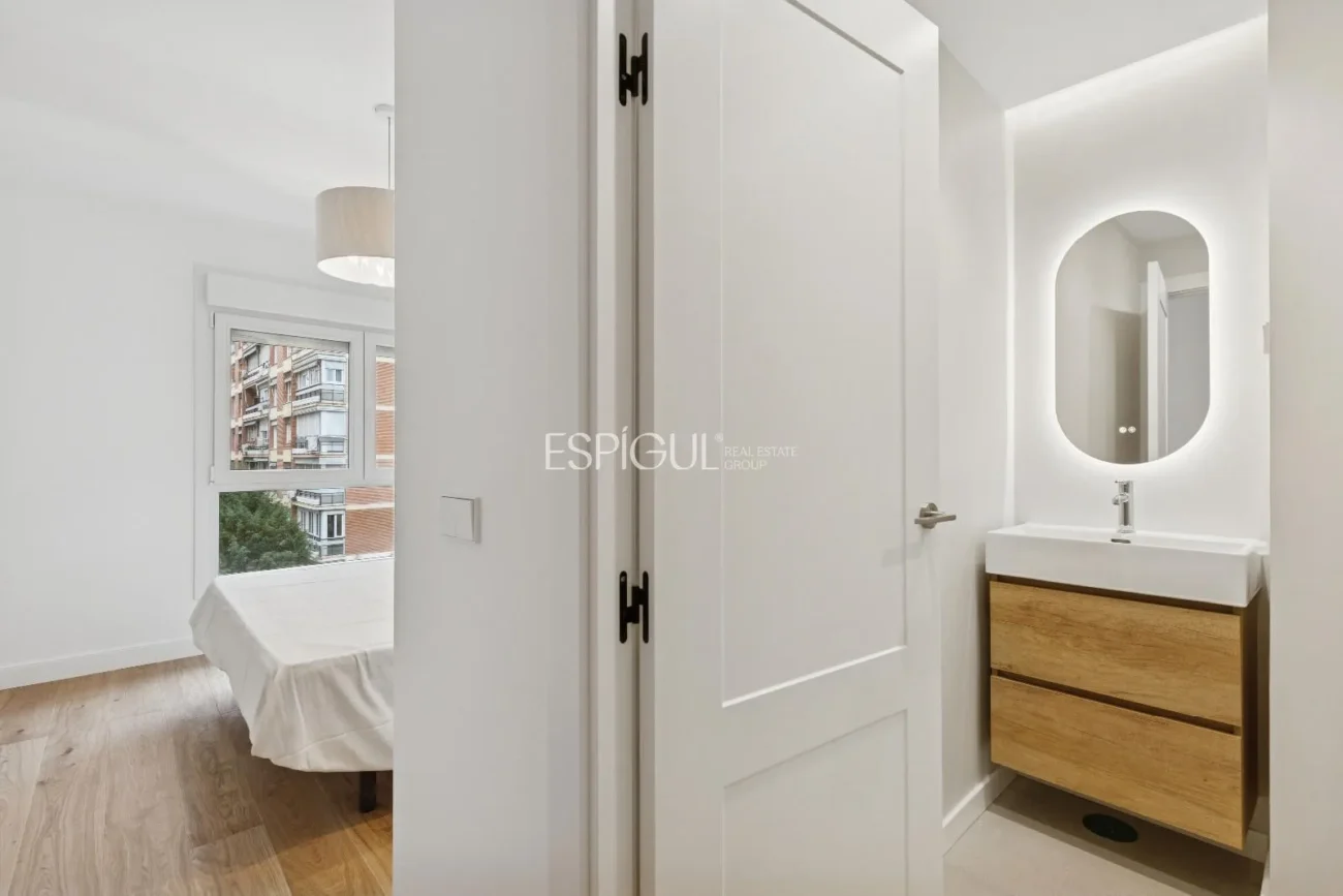 Espectacular piso reformado en Arguelles con terraza