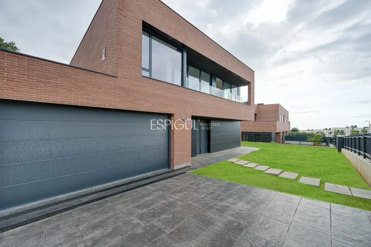 Exclusiva casa unifamiliar de obra nueva en Can Quirze, Mataró