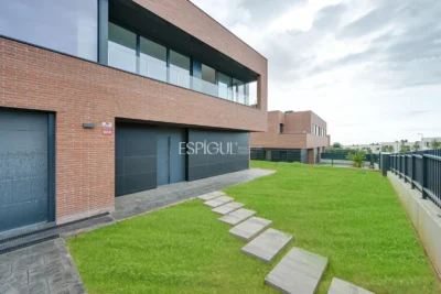 Exclusiva casa unifamiliar de obra nueva en Can Quirze, Mataró