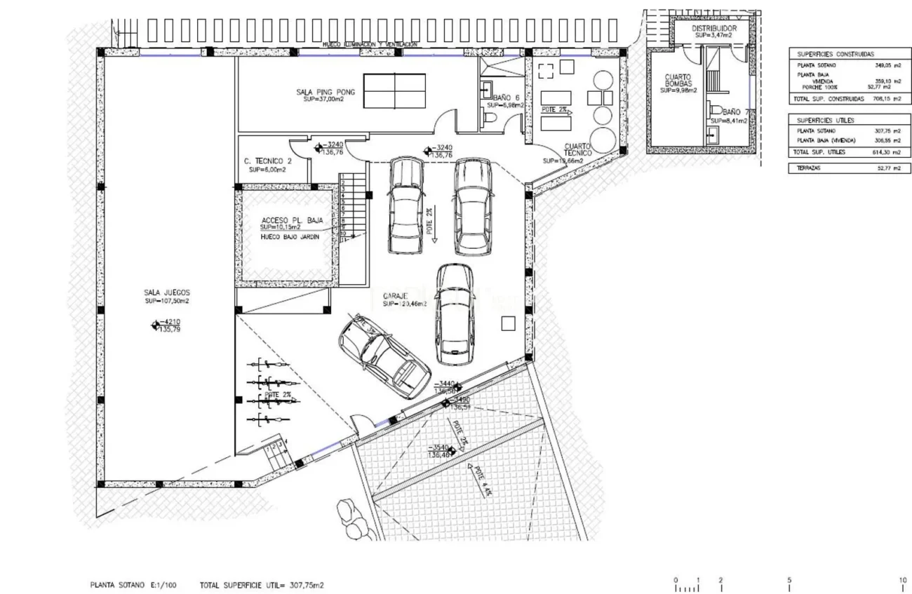 Exclusive property with garden, pool, and private paddle court in the center of Alella