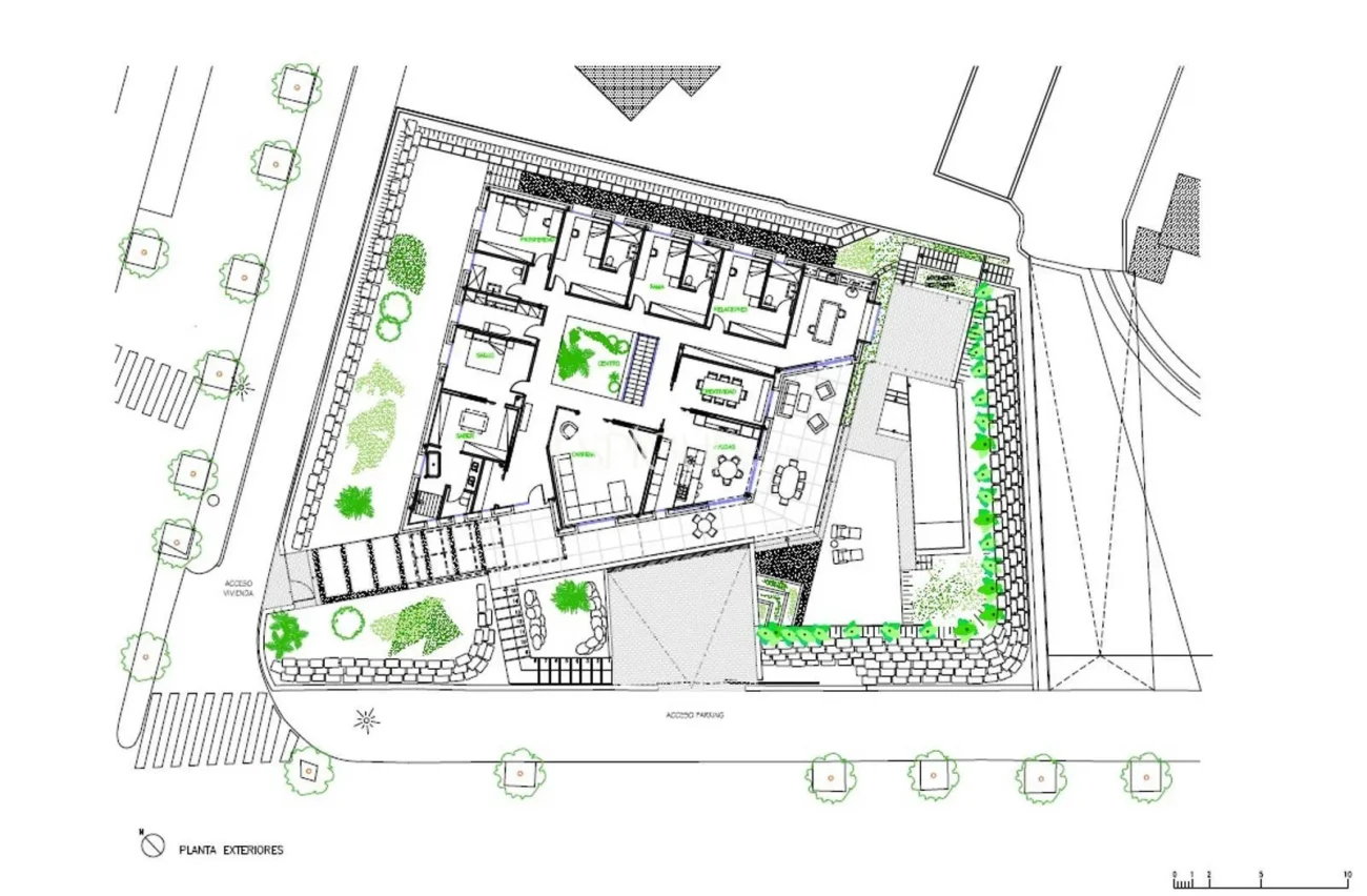 Exclusive property with garden, pool, and private paddle court in the center of Alella