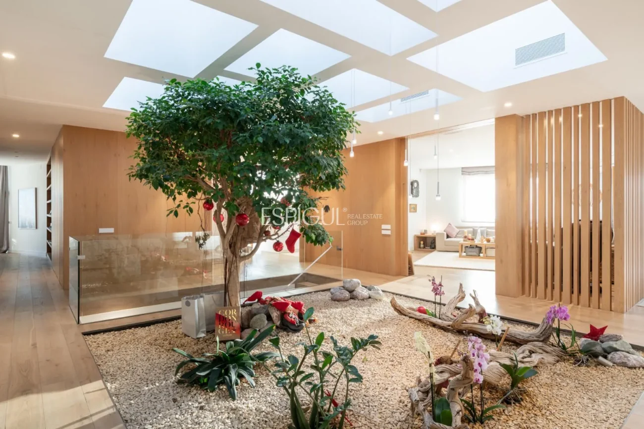 Exclusiva vivienda con jardín, piscina y pádel privado en el centro de Alella