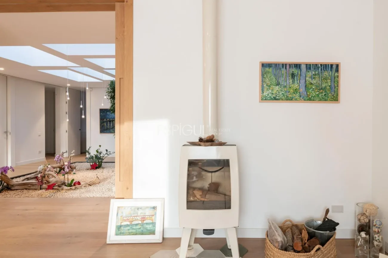 Exclusiva vivienda con jardín, piscina y pádel privado en el centro de Alella