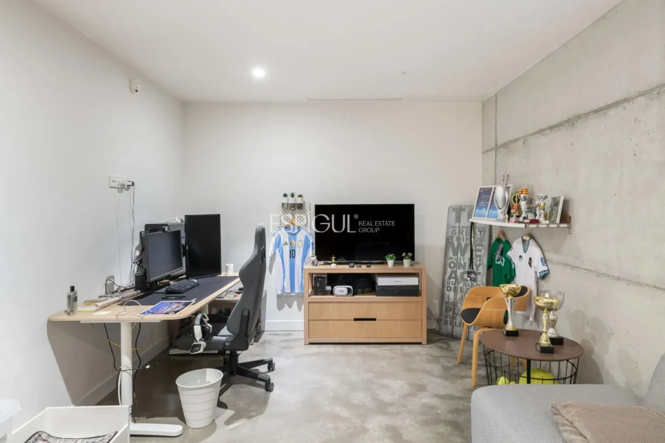 Exclusiva vivienda con jardín, piscina y pádel privado en el centro de Alella