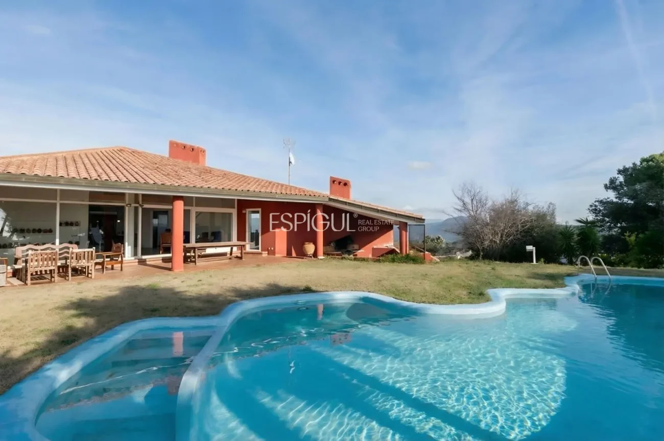 Architectural gem with endless views in La Cornisa, Mataró