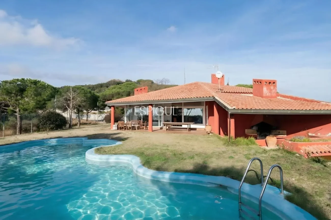 Architectural gem with endless views in La Cornisa, Mataró