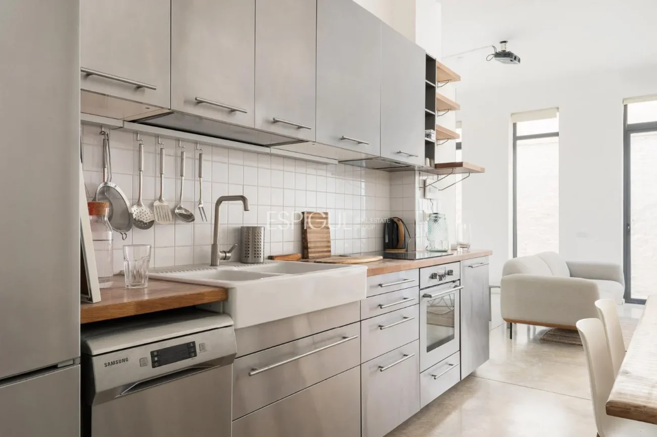 Loft with terrace and high profitability in Poble-sec