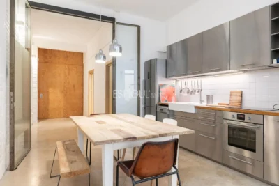 Loft with terrace and high profitability in Poble-sec