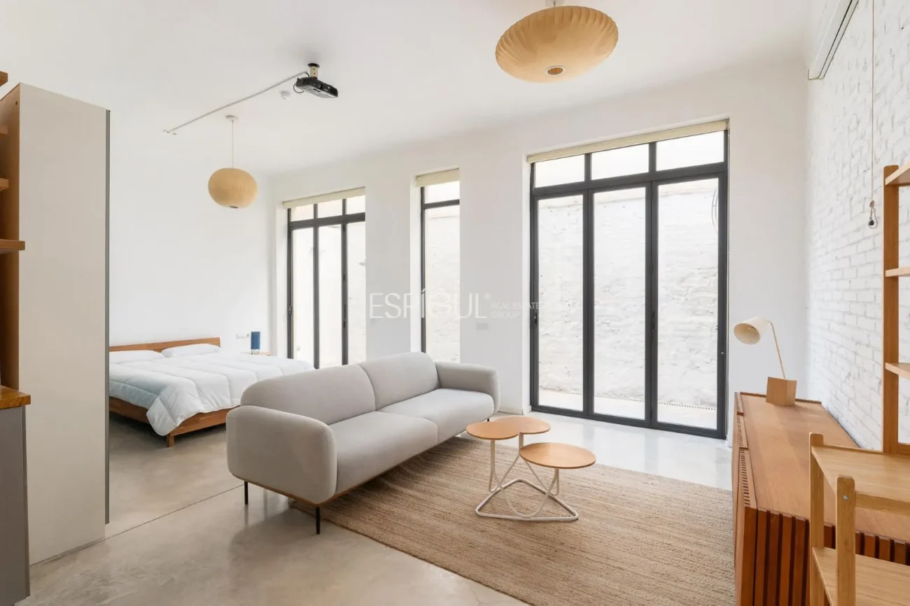 Loft with terrace and high profitability in Poble-sec