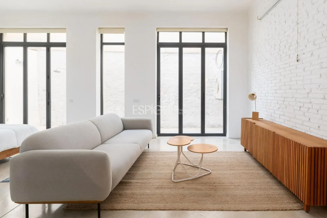 Loft with terrace and high profitability in Poble-sec