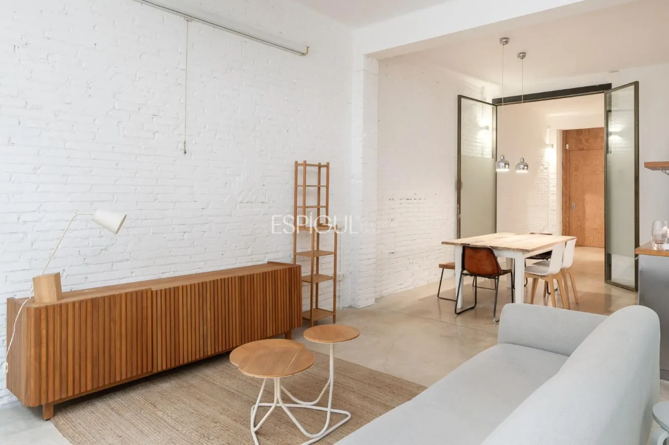 Loft with terrace and high profitability in Poble-sec