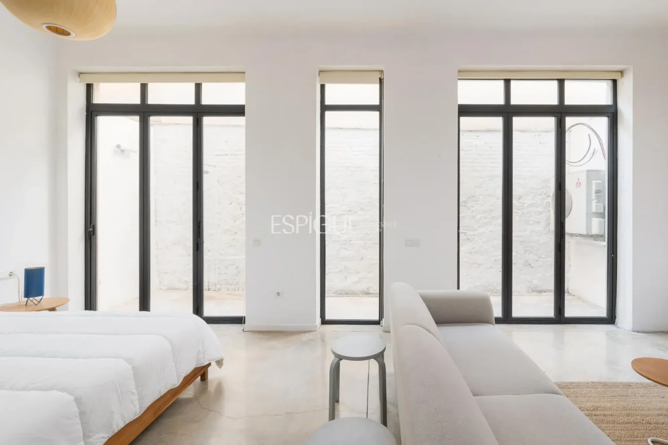 Loft with terrace and high profitability in Poble-sec