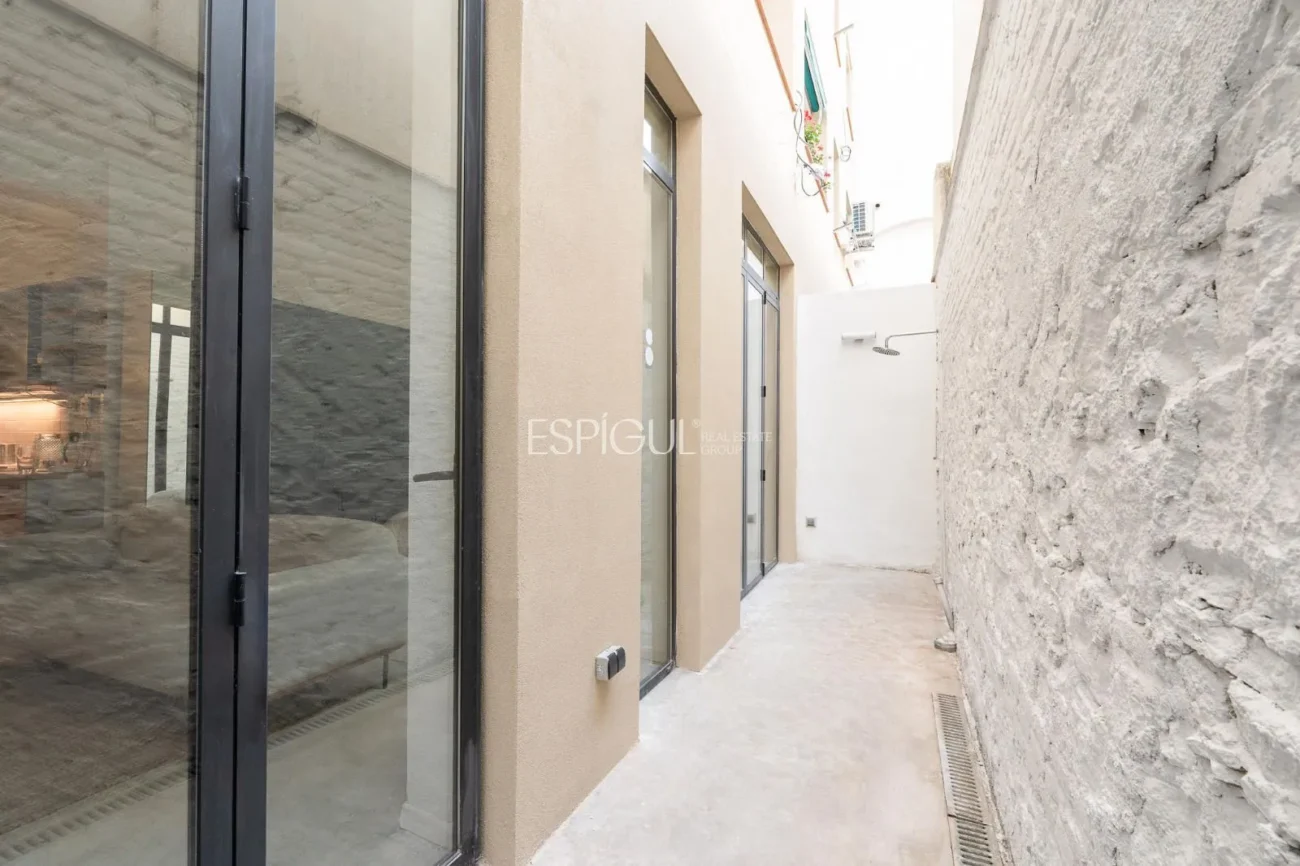 Loft with terrace and high profitability in Poble-sec