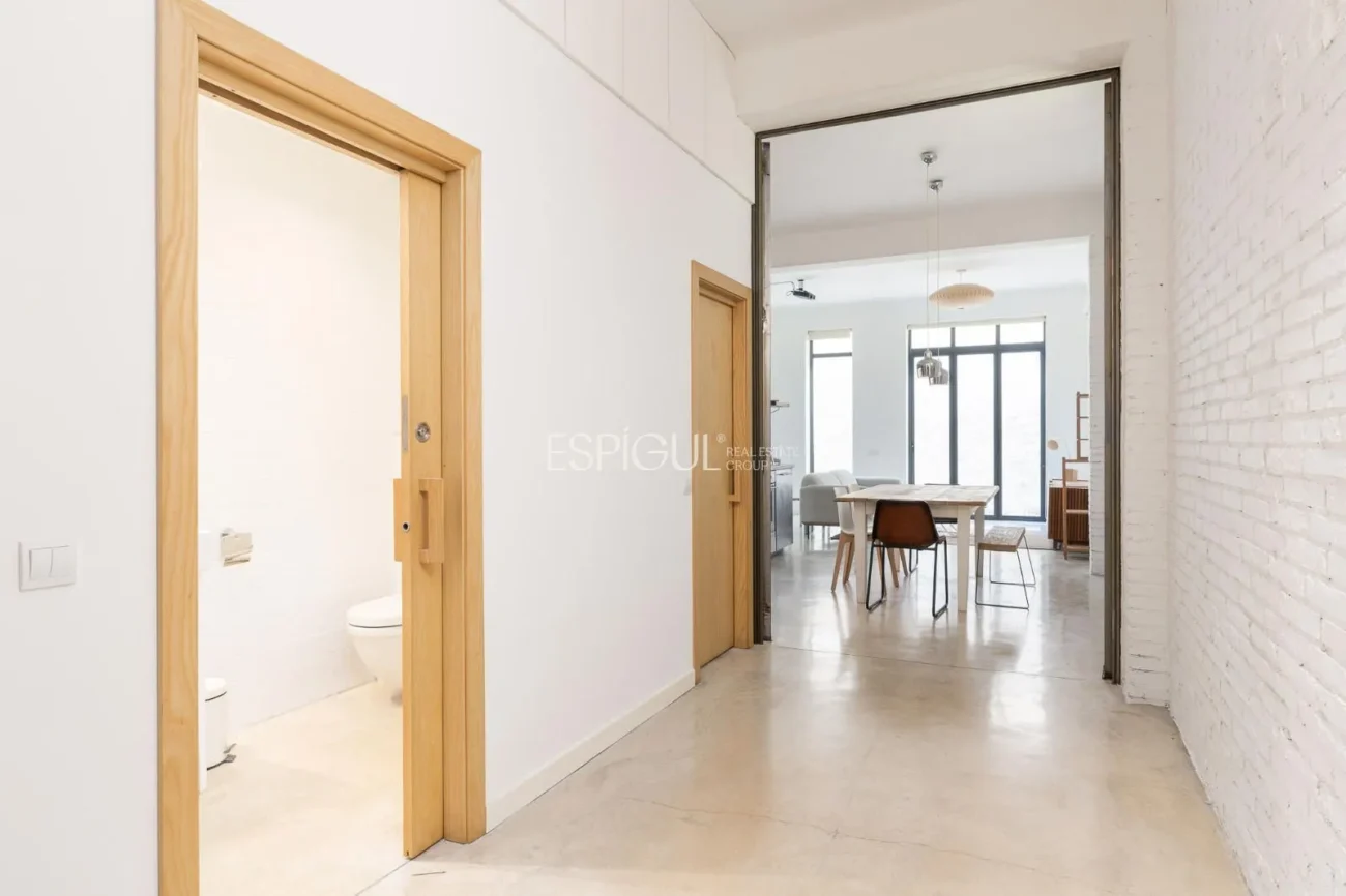 Loft with terrace and high profitability in Poble-sec