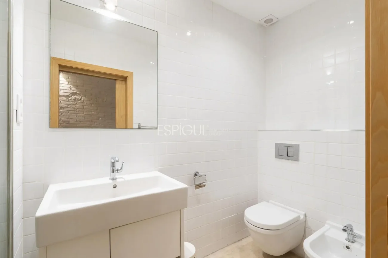 Loft with terrace and high profitability in Poble-sec