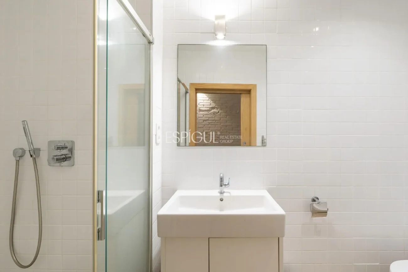 Loft with terrace and high profitability in Poble-sec