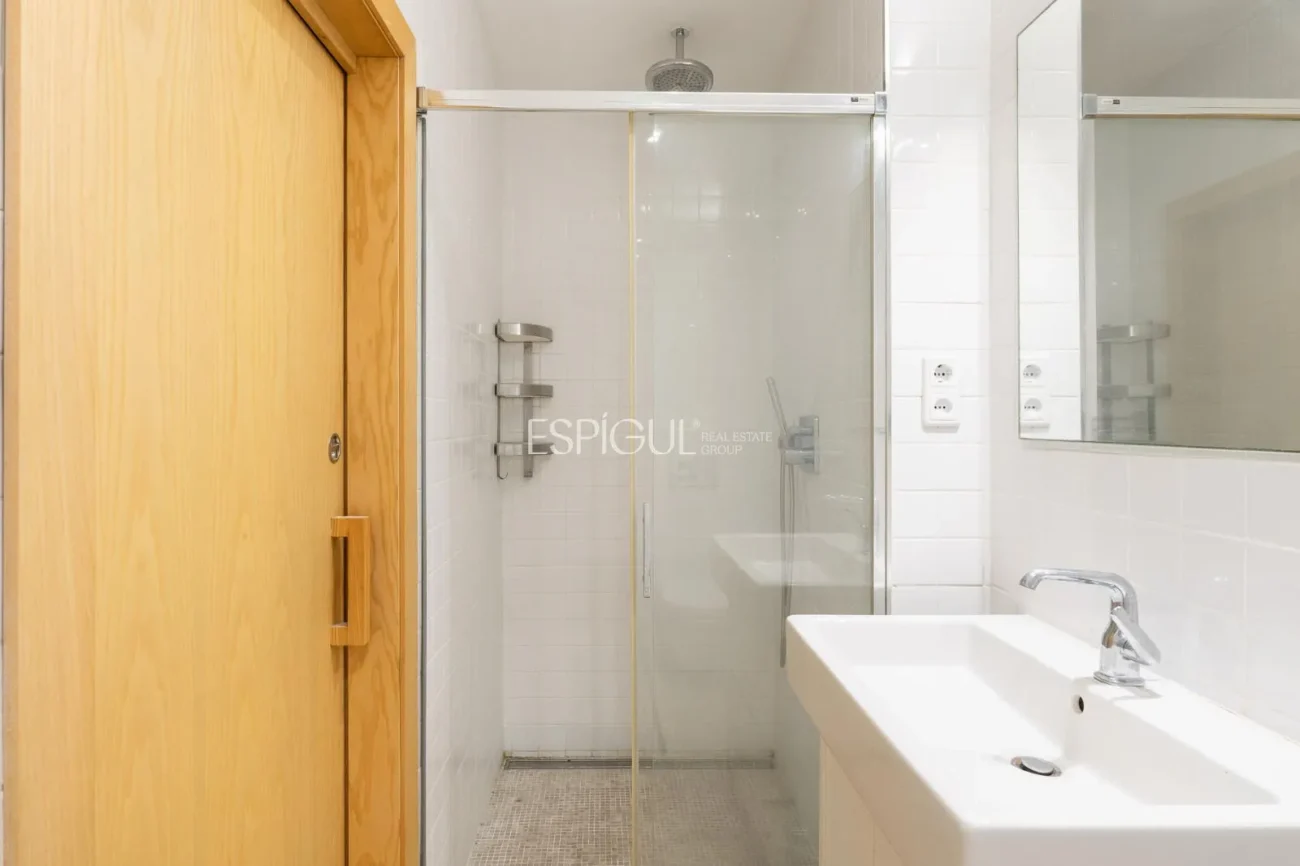 Loft with terrace and high profitability in Poble-sec