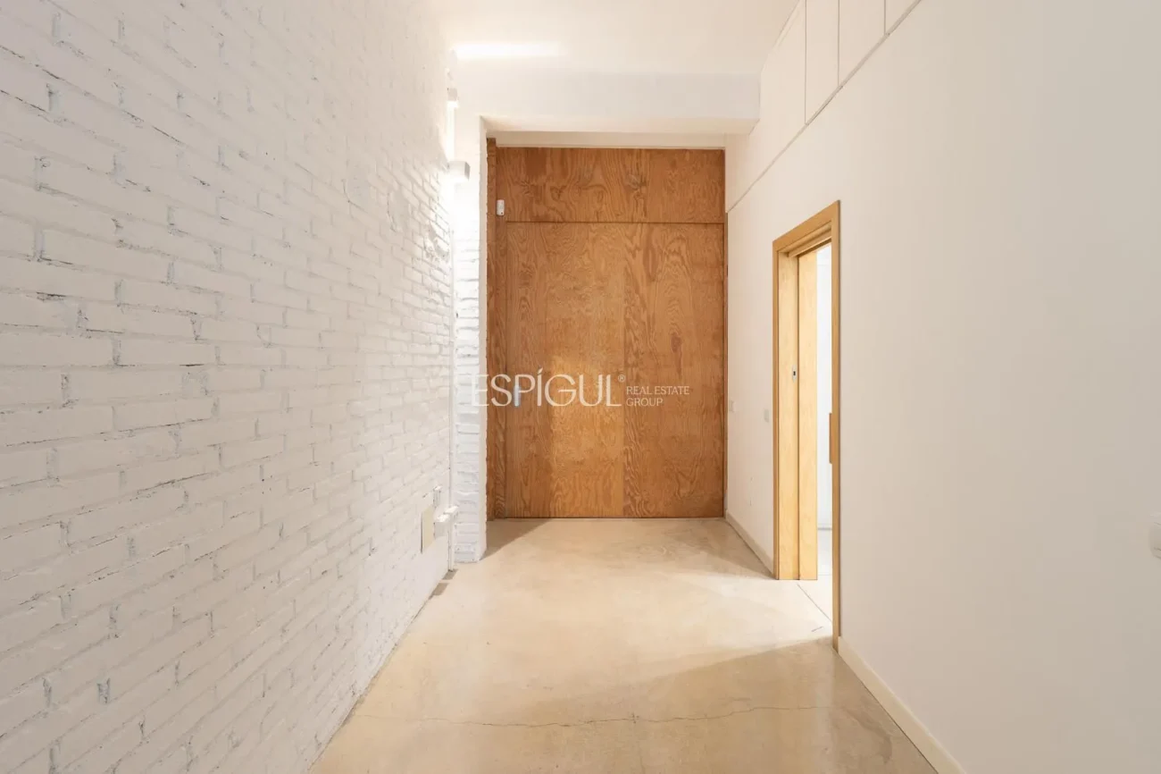 Loft with terrace and high profitability in Poble-sec