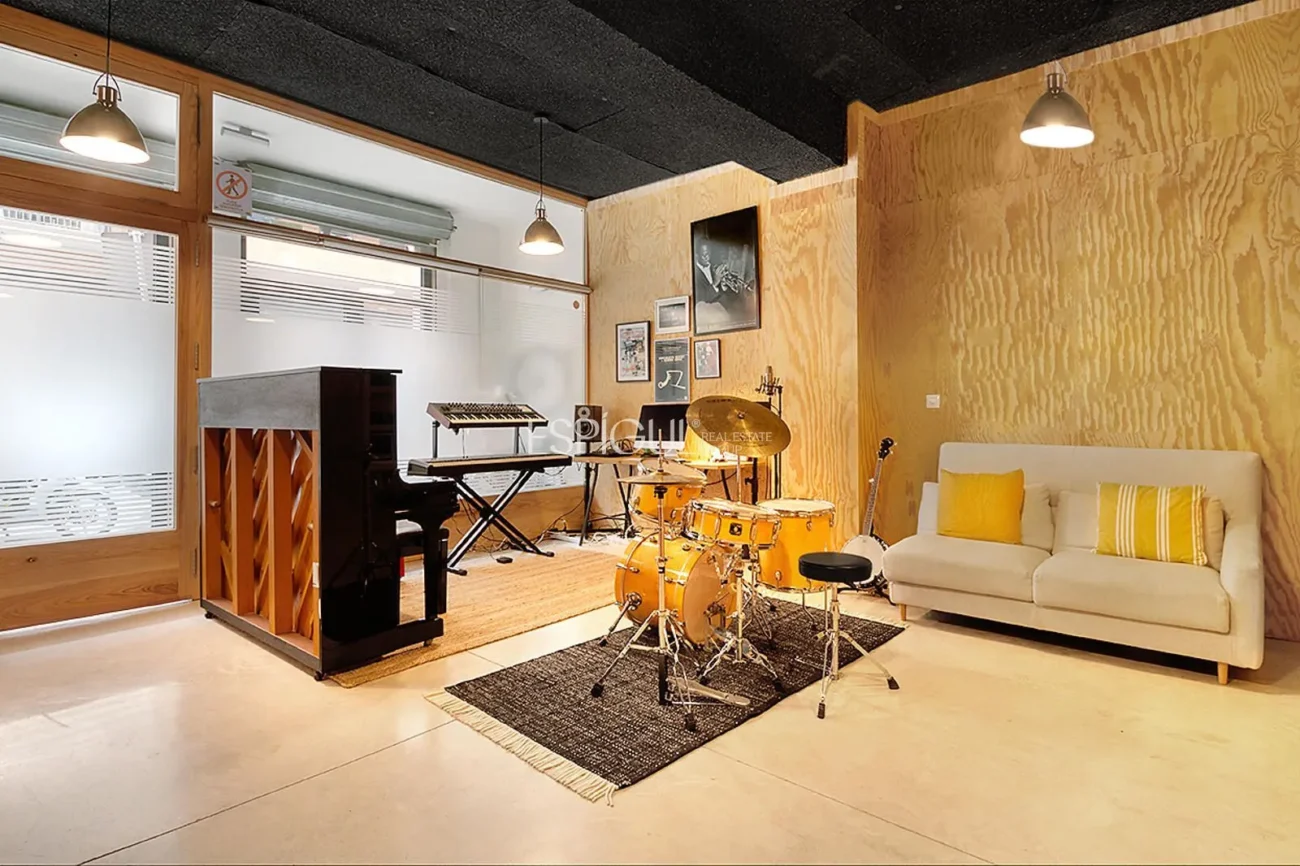 Loft with terrace and high profitability in Poble-sec