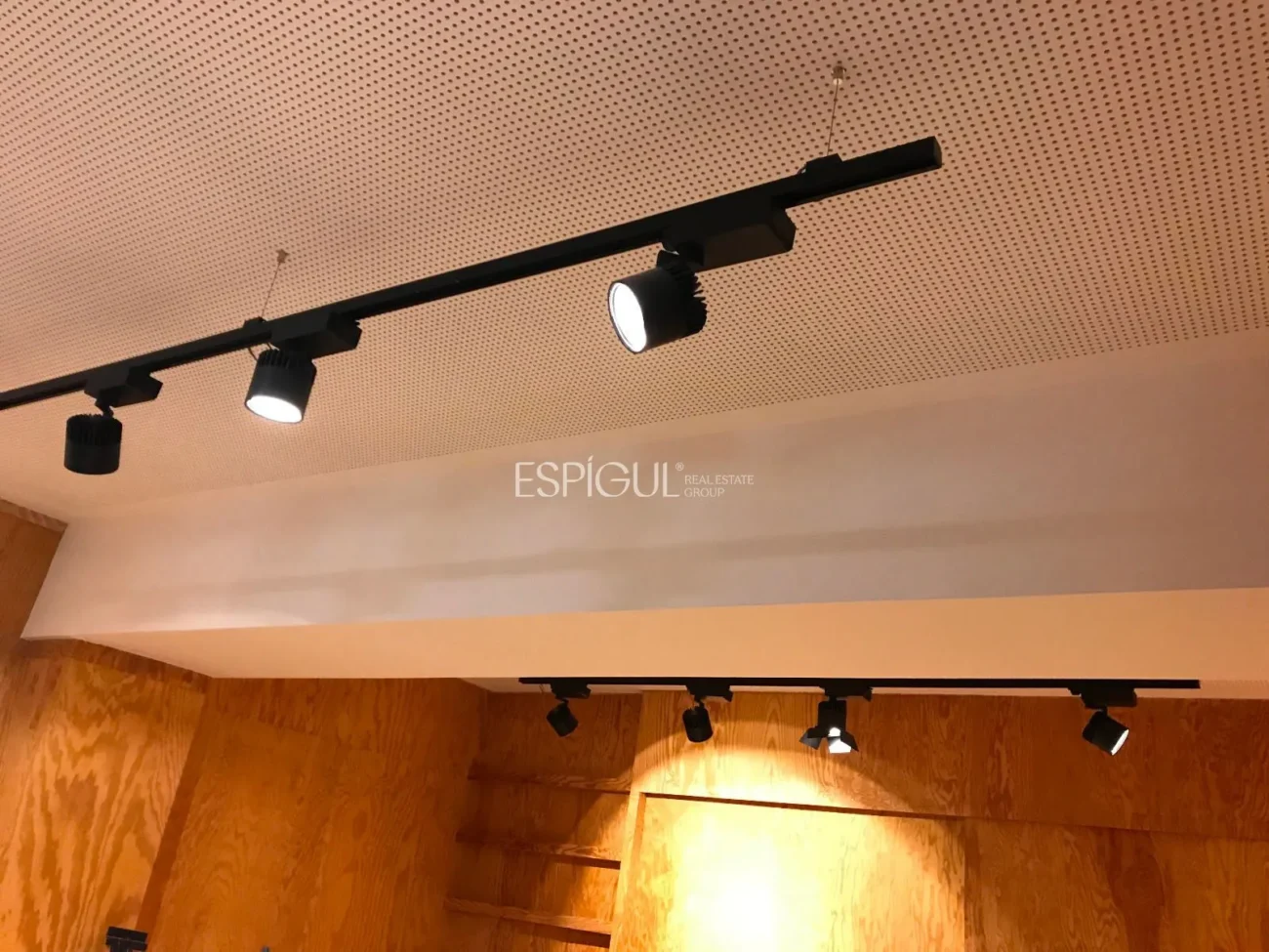 Loft with terrace and high profitability in Poble-sec