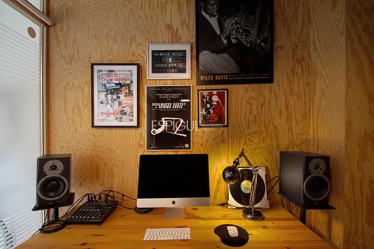 Loft with terrace and high profitability in Poble-sec